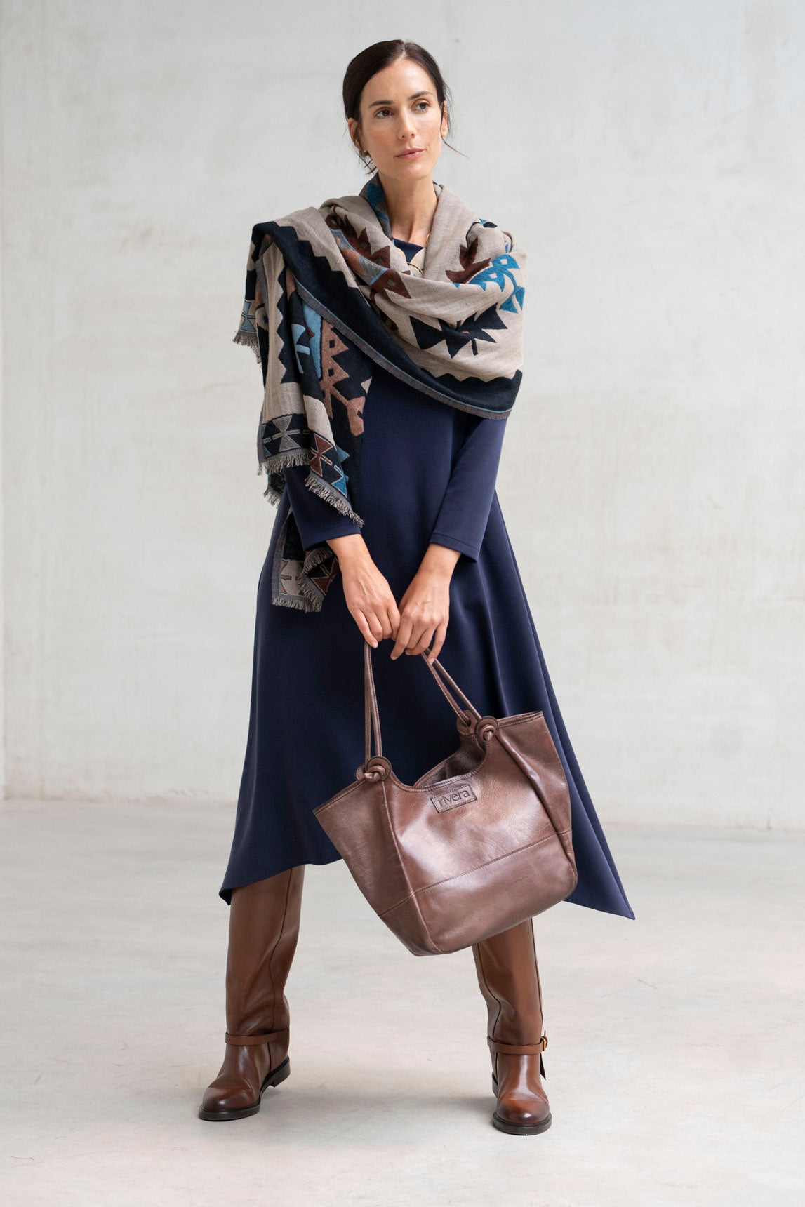 VESTIDO ESCOTE ASIMÉTRICO MARINO