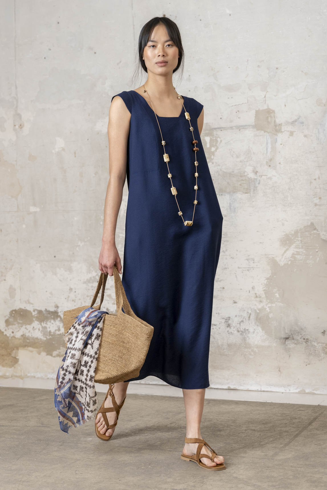 VESTIDO TRIÁNGULO ESPALDA AZUL MARINO