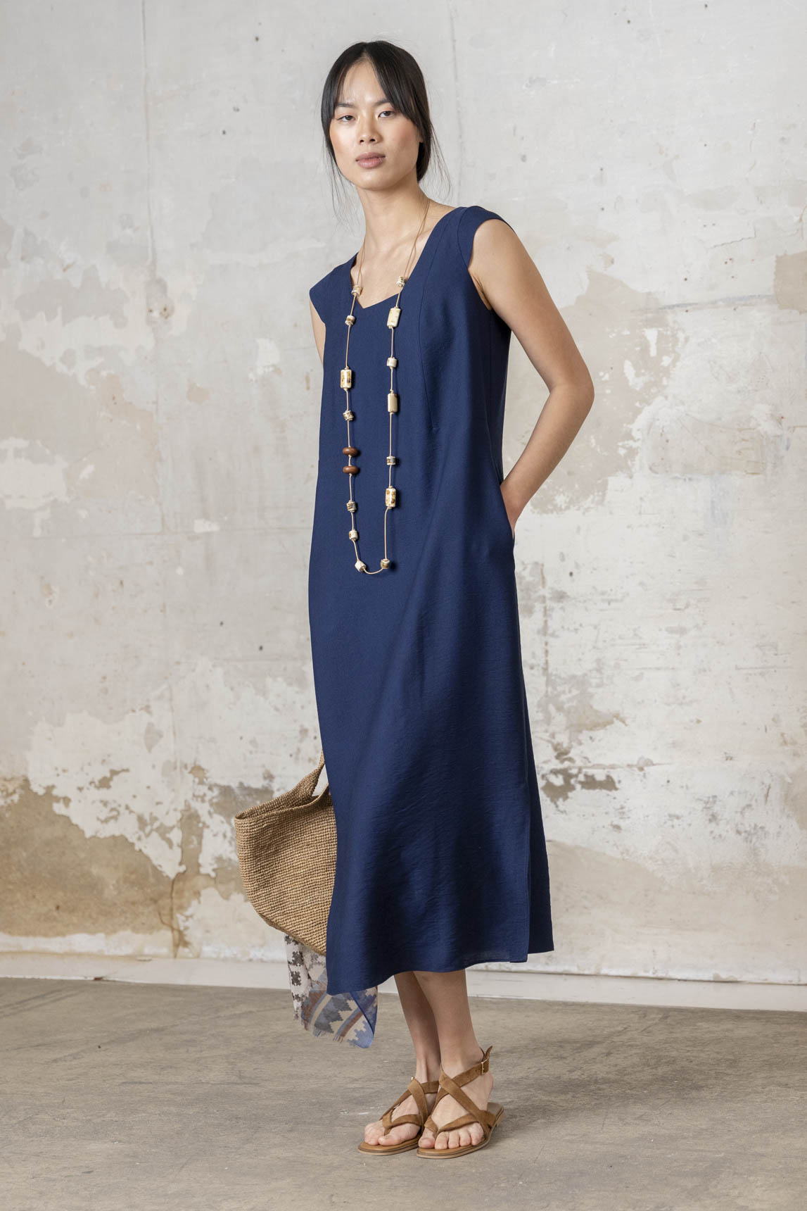 VESTIDO TRIÁNGULO ESPALDA AZUL MARINO