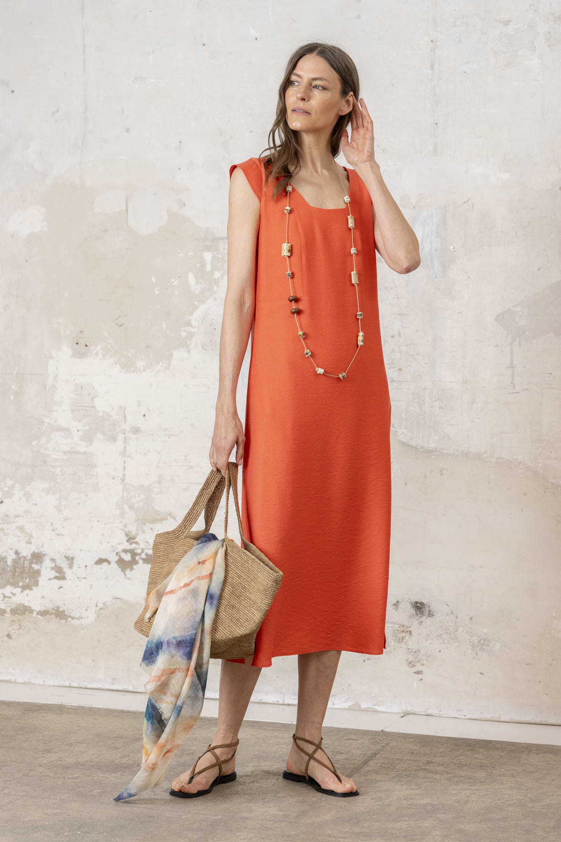 VESTIDO TRIANGULO ESPALDA CORAL