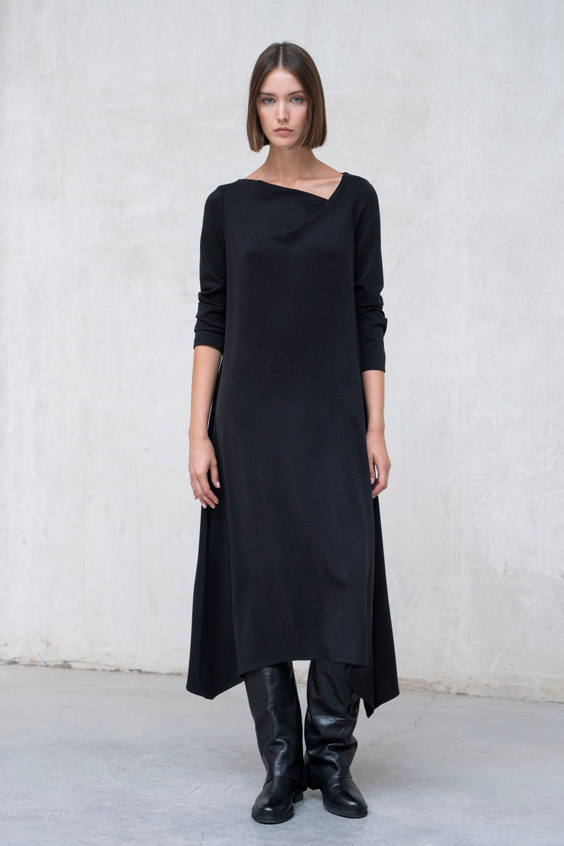 VESTIDO ESCOTE ASIMÉTRICO NEGRO