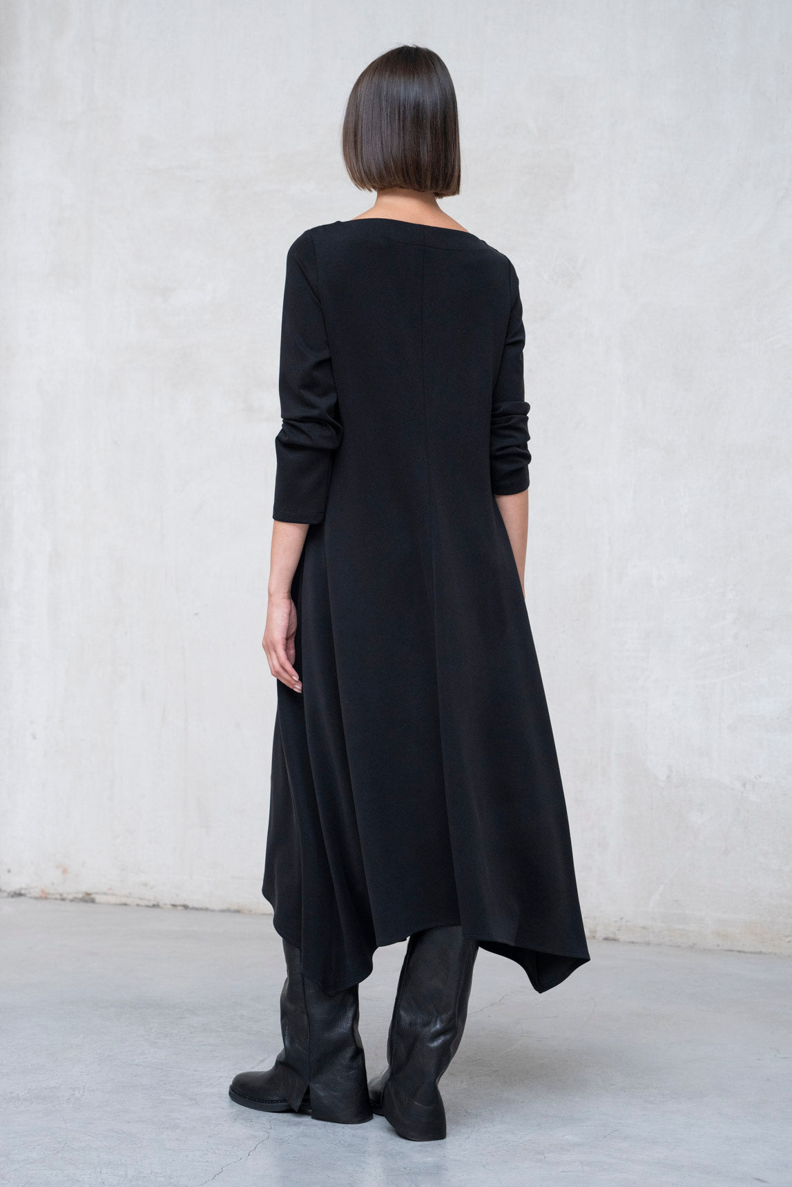 VESTIDO ESCOTE ASIMÉTRICO NEGRO