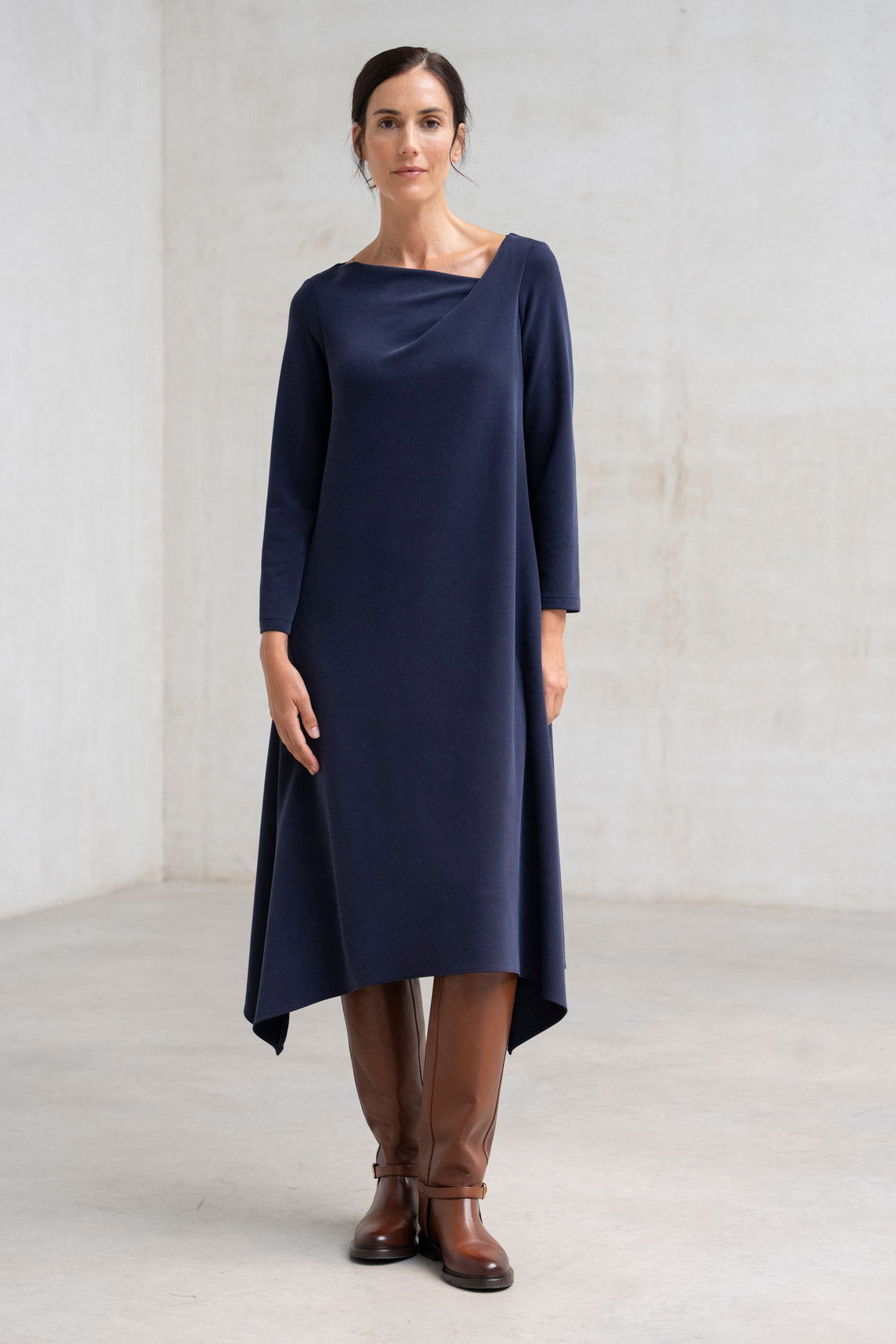 VESTIDO ESCOTE ASIMÉTRICO MARINO