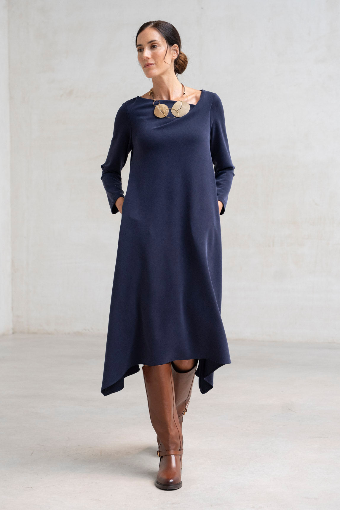 VESTIDO ESCOTE ASIMÉTRICO MARINO