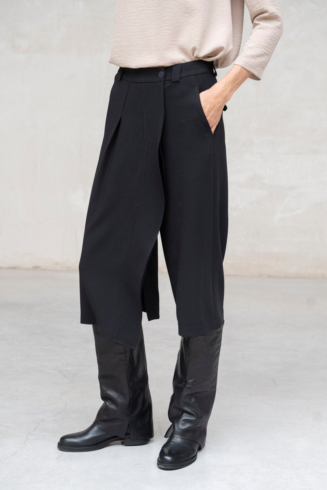 PANTALON CORTO CRUZADO NEGRO