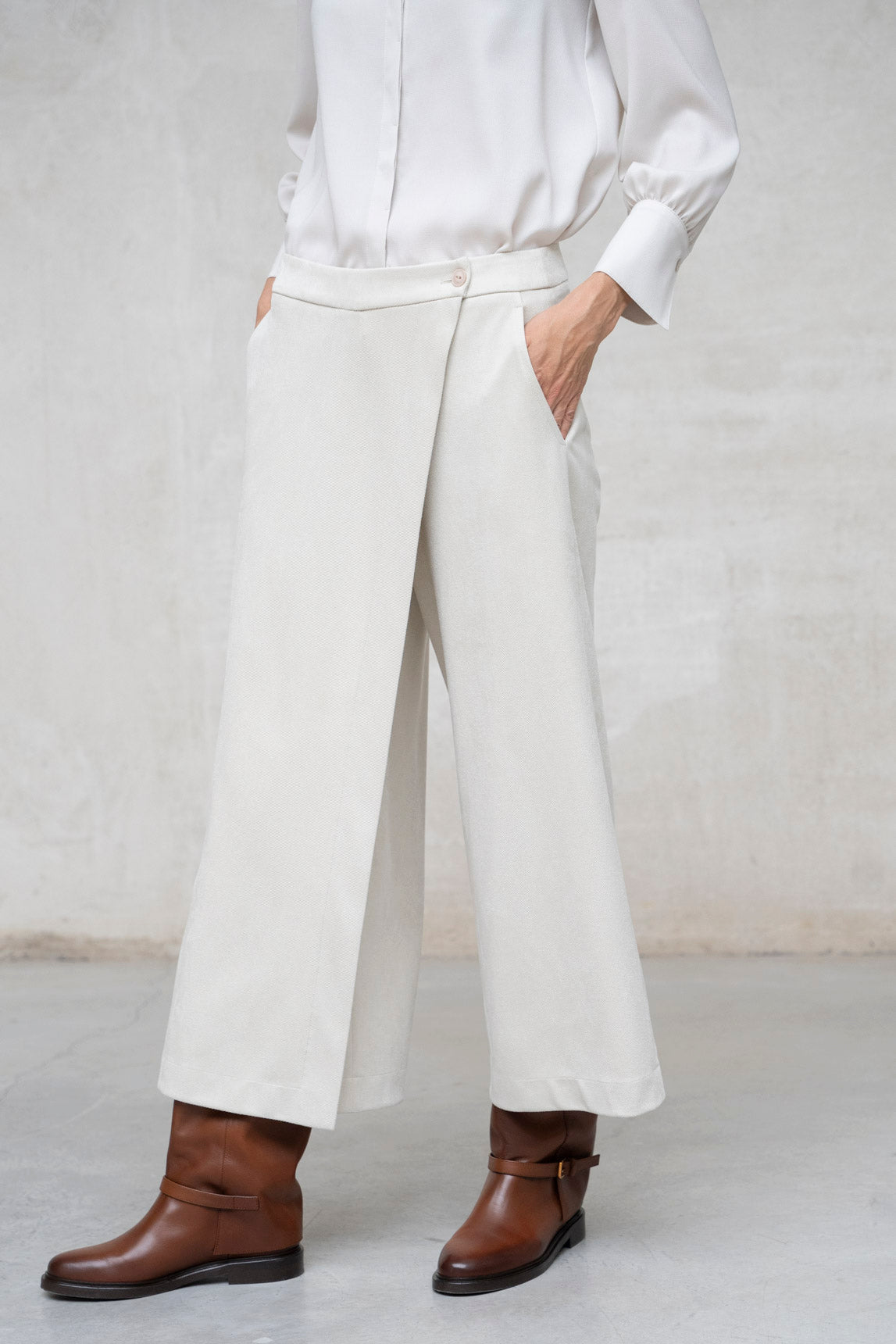 PANTALON CRUZADO HUESO