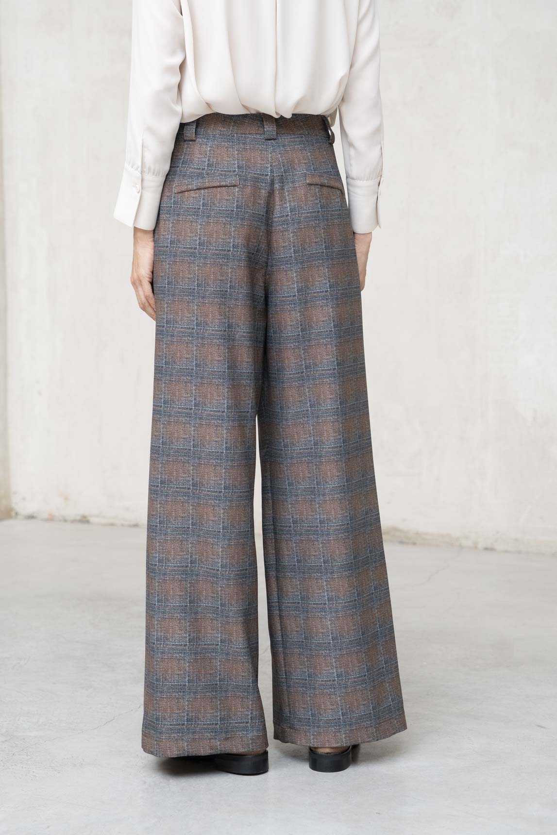 PANTALON ANCHO DOBLE PLIEGUE MARRON Y GRIS