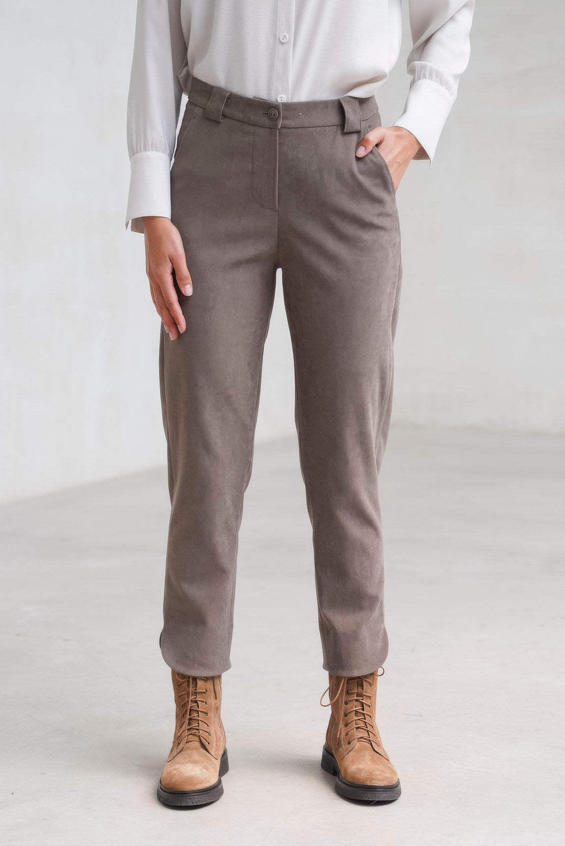 PANTALÓN VICO ESTRECHO ABERTURA ABAJO TOPO