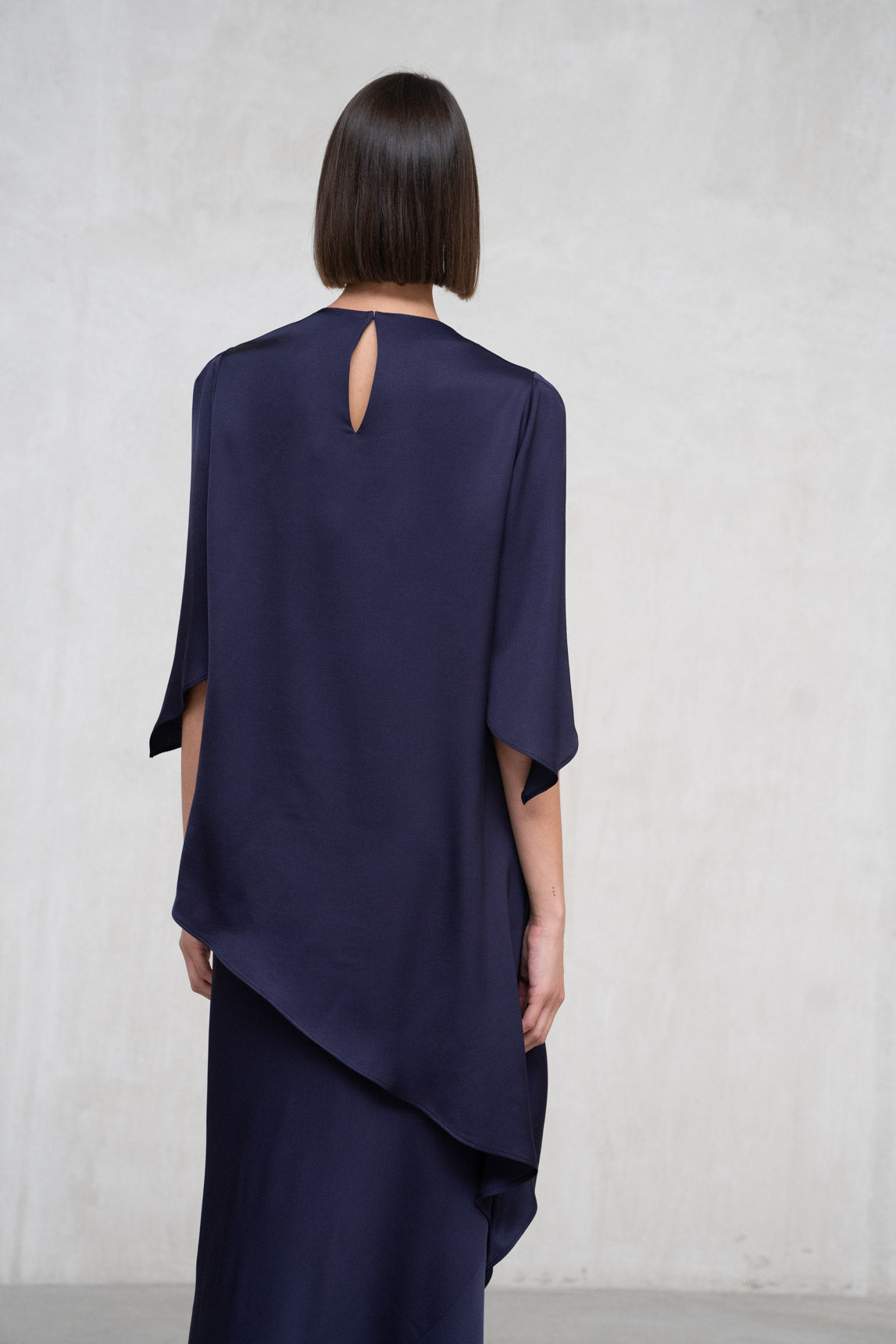 CUERPO SESSA MANGA ASIMÉTRICA MARINO