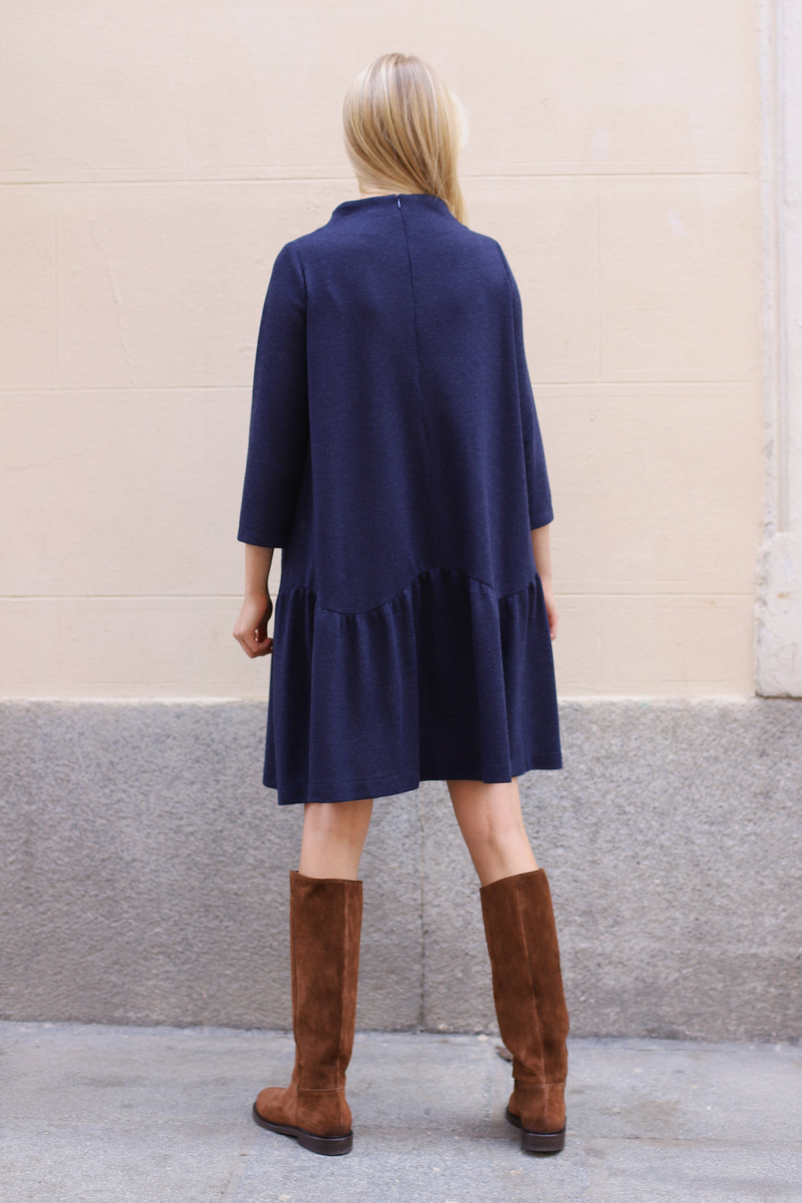 VESTIDO EVASE VOLANTE AZUL MARINO