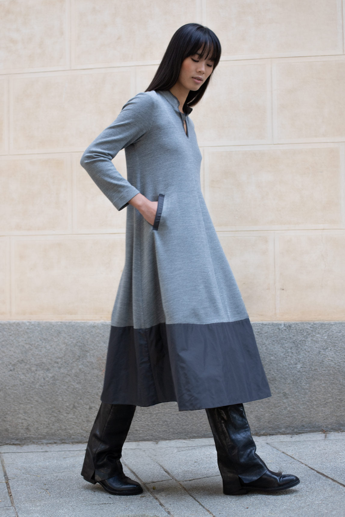 VESTIDO MARSELLA PUNTO CUELLO MAO BAJO TECNOLÓGICO