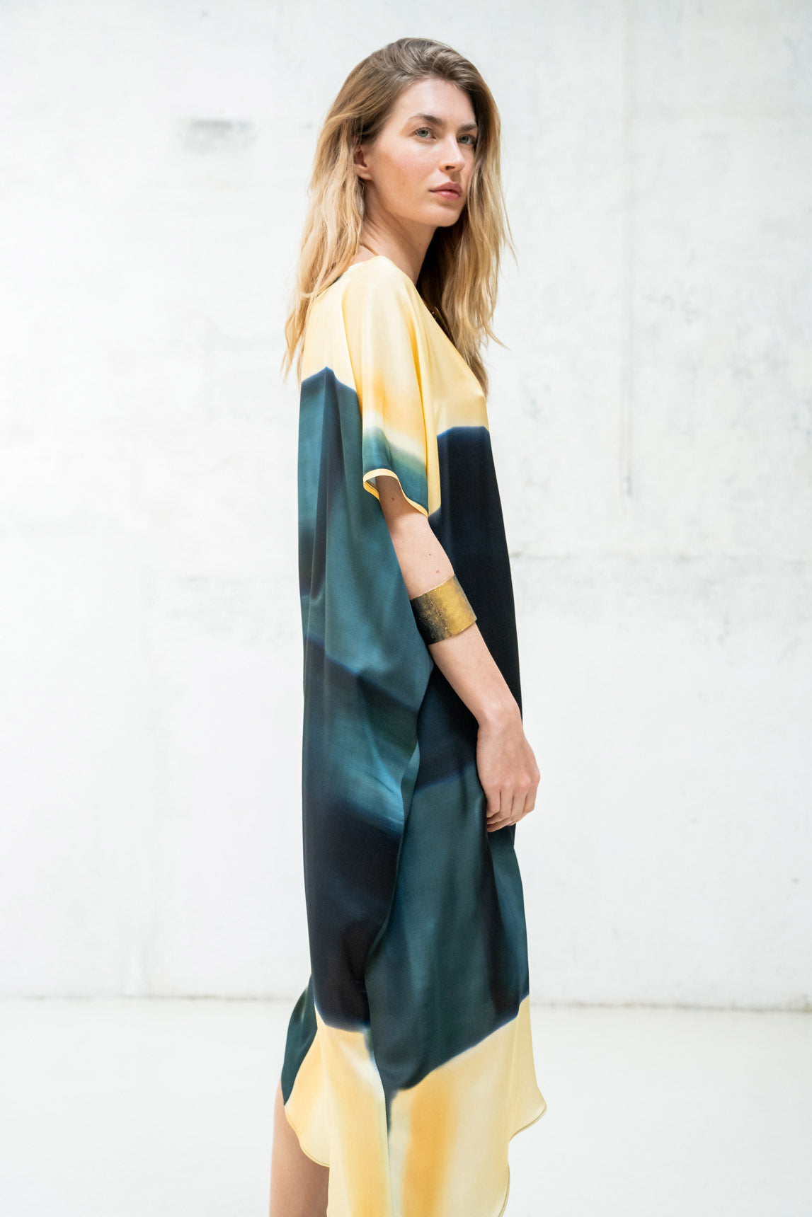 VESTIDO ASIMÉTRICO AMARILLO Y AZUL